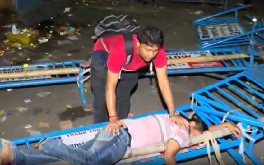 বিকাশ ভবনের সামনে শিক্ষকদের সঙ্গে  তুলকালাম পুলিশের!