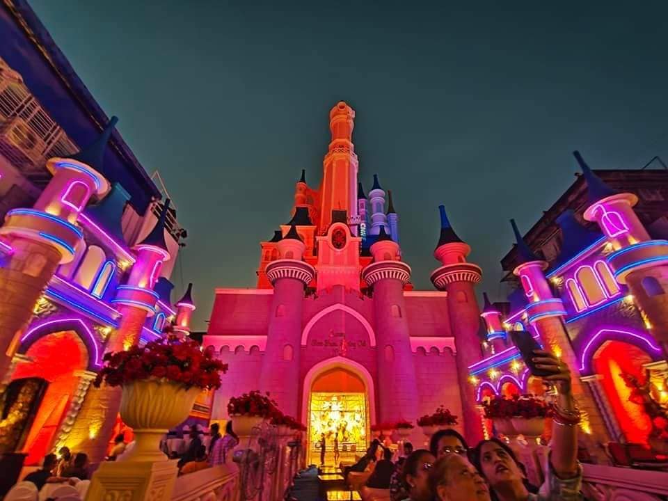 শ্রীভূমি স্পোর্টিং ক্লাবের' পুজো মণ্ডপ 'প্যারিসের' "𝐃𝐢𝐬𝐧𝐞𝐲𝐥𝐚𝐧𝐝"