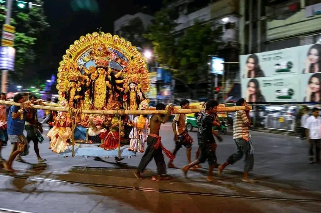 কুমোরটুলি থেকে শহরতলি ব্যস্ত আনন্দ আয়োজনে!