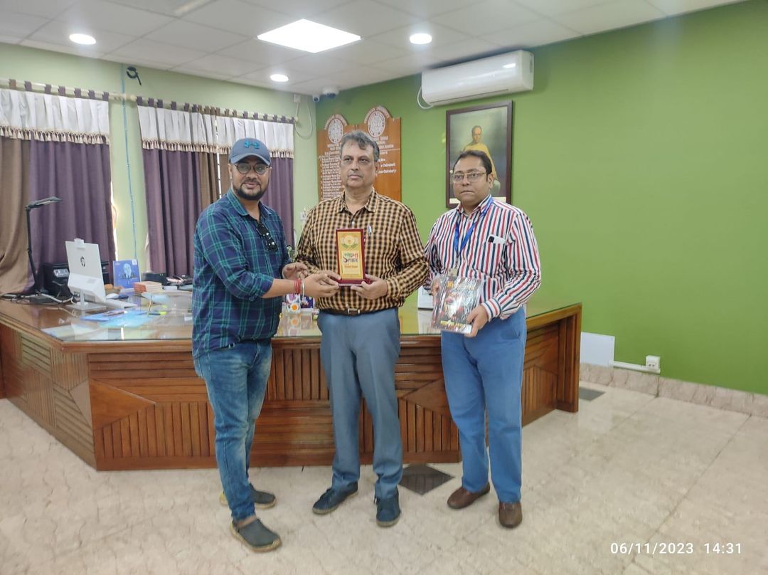বিপ্লবী সংবাদ দর্পণ পক্ষ থেকে শারদ সম্মান প্রদান করা হল মেদিনীপুর বিদ্যাসাগর বিশ্ববিদ্যালয়ের উপাচার্য অধ্যাপক ড.সুশান্ত কুমার চক্রবর্তীকে!