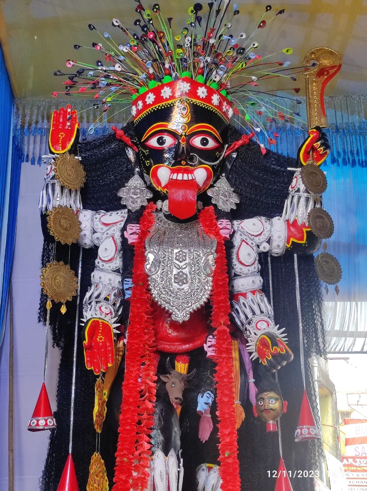 প্রায় ৩০ ফুটের 'মোটা কালির' পুজো হয়ে আসছে ৫৬ বছর ধরে!