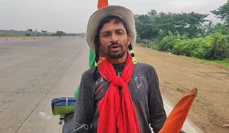 সাইকেল নিয়ে জ্যোতির্লিঙ্গ যাত্রা গুজরাট থেকে  বিজয় সেবাক!