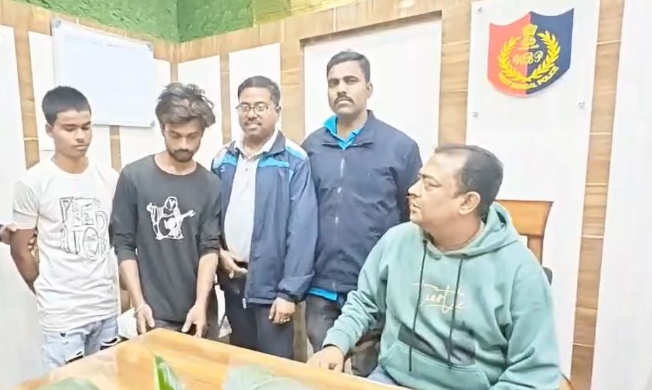 মেদিনীপুর শহরের শরৎপল্লী থেকে শিক্ষিকার হার ছিনতাই, দুষ্কৃতীদের উদ্ধার করলো পুলিশ!