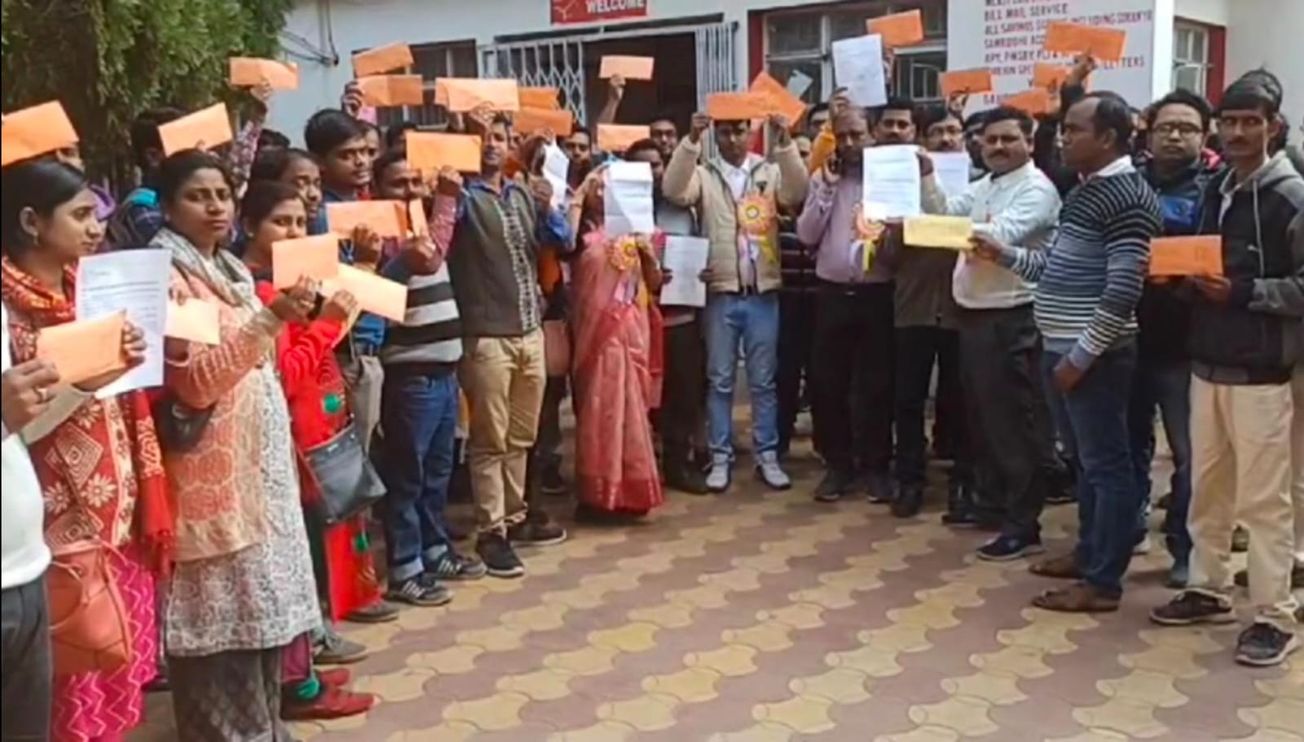 বেতন বৃদ্ধির ফাইলের অনুমোদন দেওয়ার জন্য এবার রাজ্যের মুখ্যমন্ত্রীকে খোলা চিঠি!