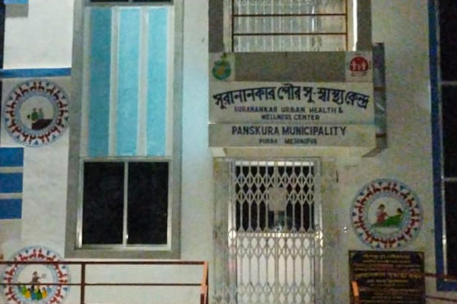 কোথাও বন্ধ সুস্বাস্থ্য কেন্দ্র!