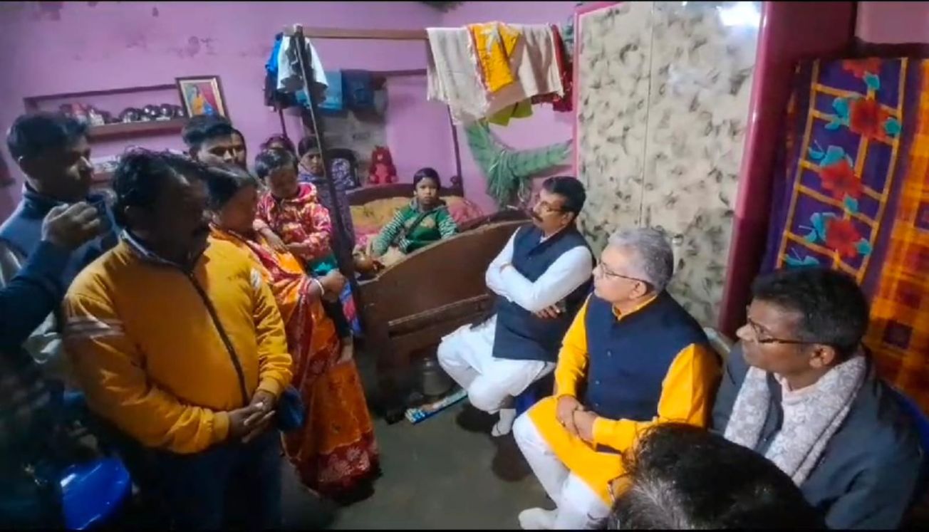 রাজ্যের স্বাস্থ্য ব্যবস্থায় গাফিলতির অভিযোগ তুললেন মেদিনীপুর লোকসভার সাংসদ দিলীপ ঘোষ।