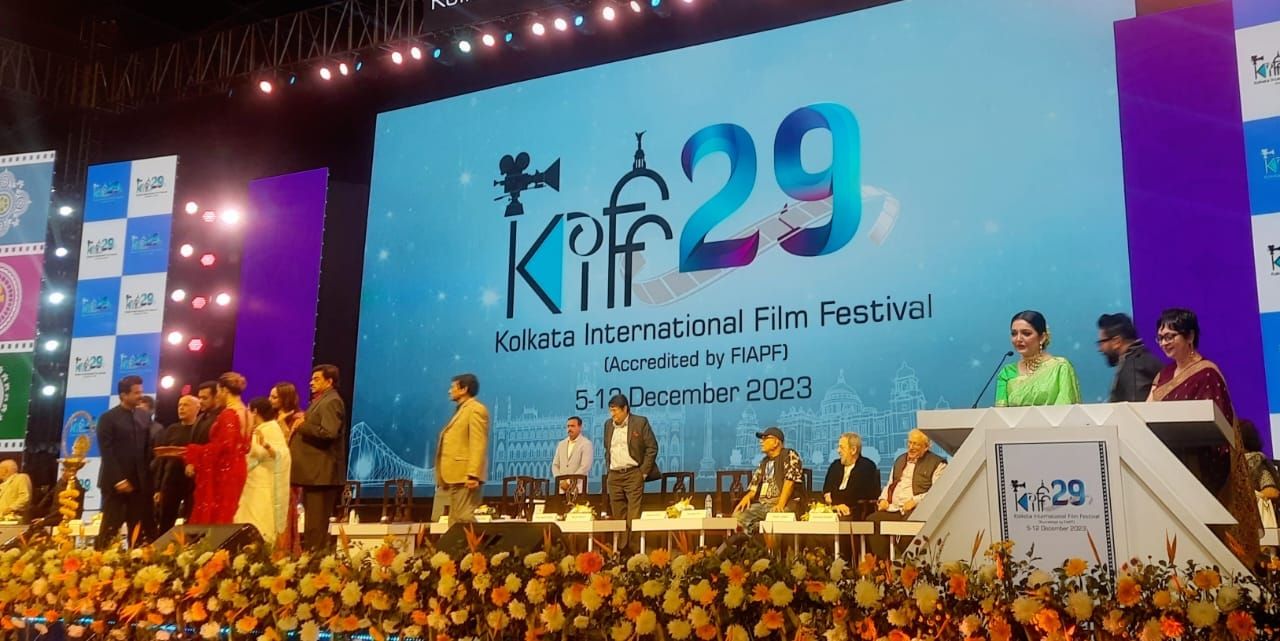 পশ্চিমবঙ্গ: 29তম কলকাতা আন্তর্জাতিক চলচ্চিত্র উৎসবের প্রদীপ প্রজ্জ্বলনের মাধ্যমে শুভ সূচনা করলেন সলমন খান!