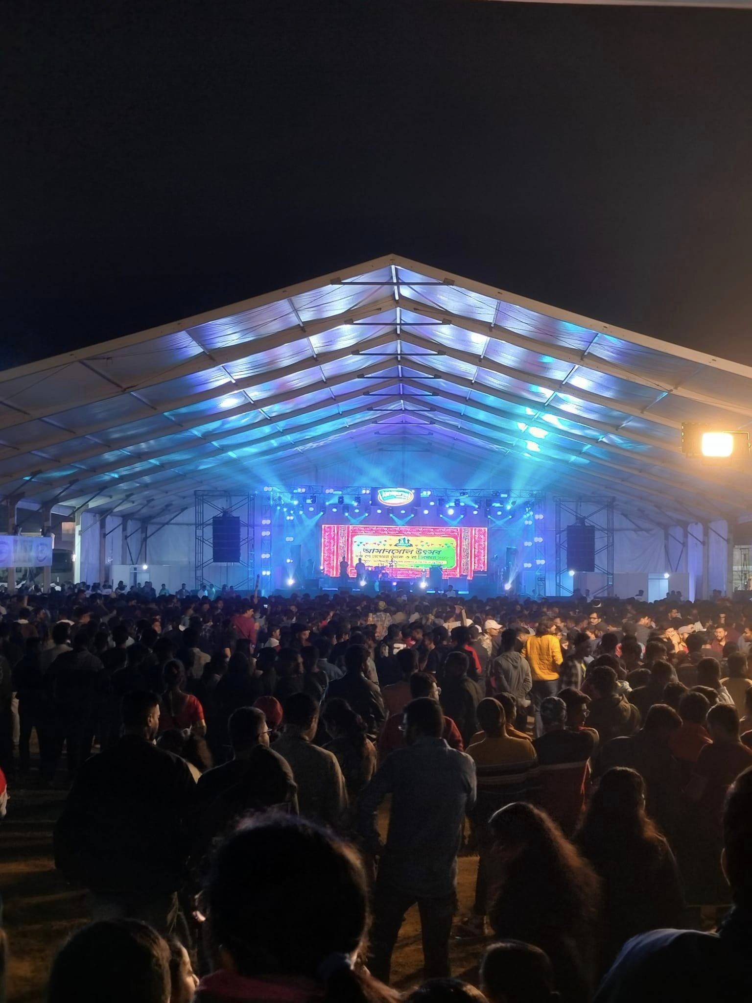 ৫ টাকার টিকিটেই ‘ফসিলস’-এর অনুষ্ঠান দেখতে তুমুল ভিড়!