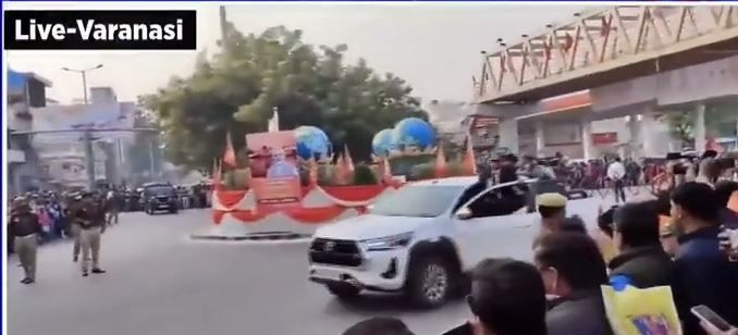 নিজস্ব প্রতিবেদন : কনভয় থামিয়ে অ্যাম্বুল্যান্সের জন্য পথ ছেড়ে দিলেন প্রধানমন্ত্রী!