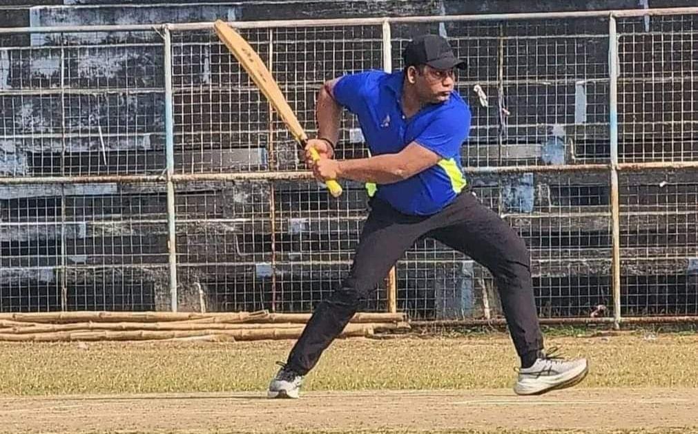 শুক্রবার অরবিন্দ স্টেডিয়ামে অনুষ্ঠিত হল জেলা শাসক একাদশ বনাম সাংবাদিক একাদশের প্রীতি ক্রিকেট ম্যাচ!