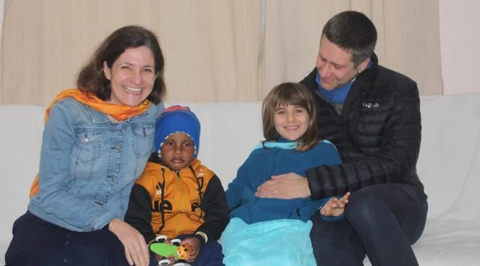 ৭৬০০ কিলোমিটার দূর ইতালির মিলান থেকে মেদিনীপুরে আদিবাসী শিশুকে দত্তক নিলেন এক ইতালীয় দম্পতি!