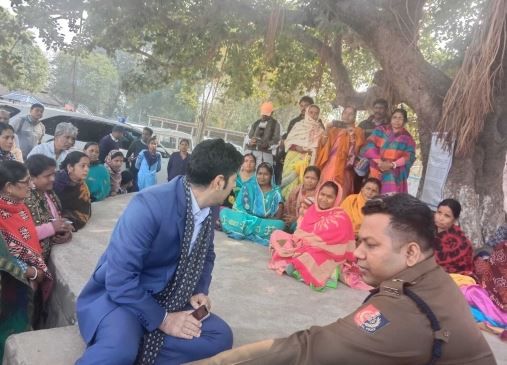 দুয়ারে সরকারের নতুন কর্মসূচি নিয়ে  পর্যবেক্ষণ করলেন জেলা শাসক খুরশিদ আলী কাদরী ও পুলিশ সুপার ধৃতিমান সরকার সহ প্রশাসনের আধিকারিকেরা!