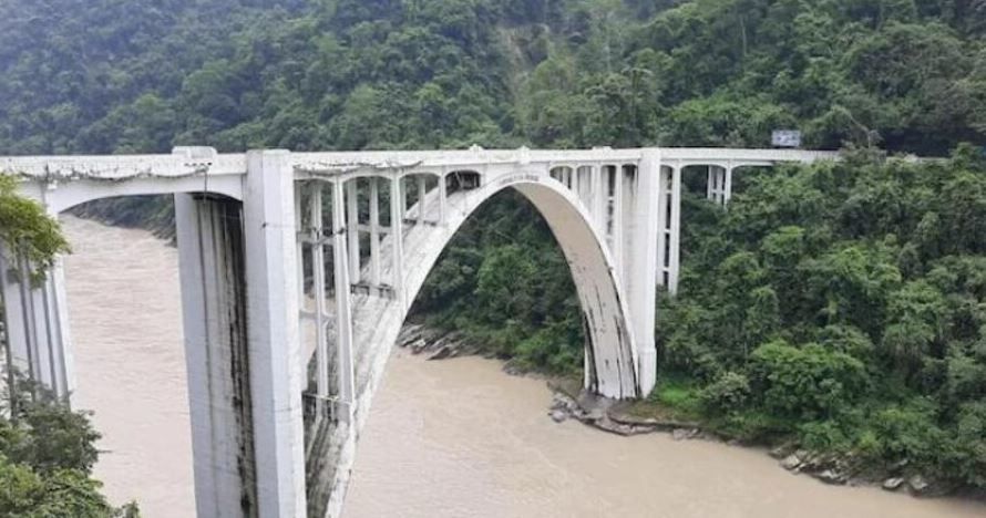 সেবকের করোনেশন ব্রিজ থেকে ঝাঁপ দিল এক যুবক!
