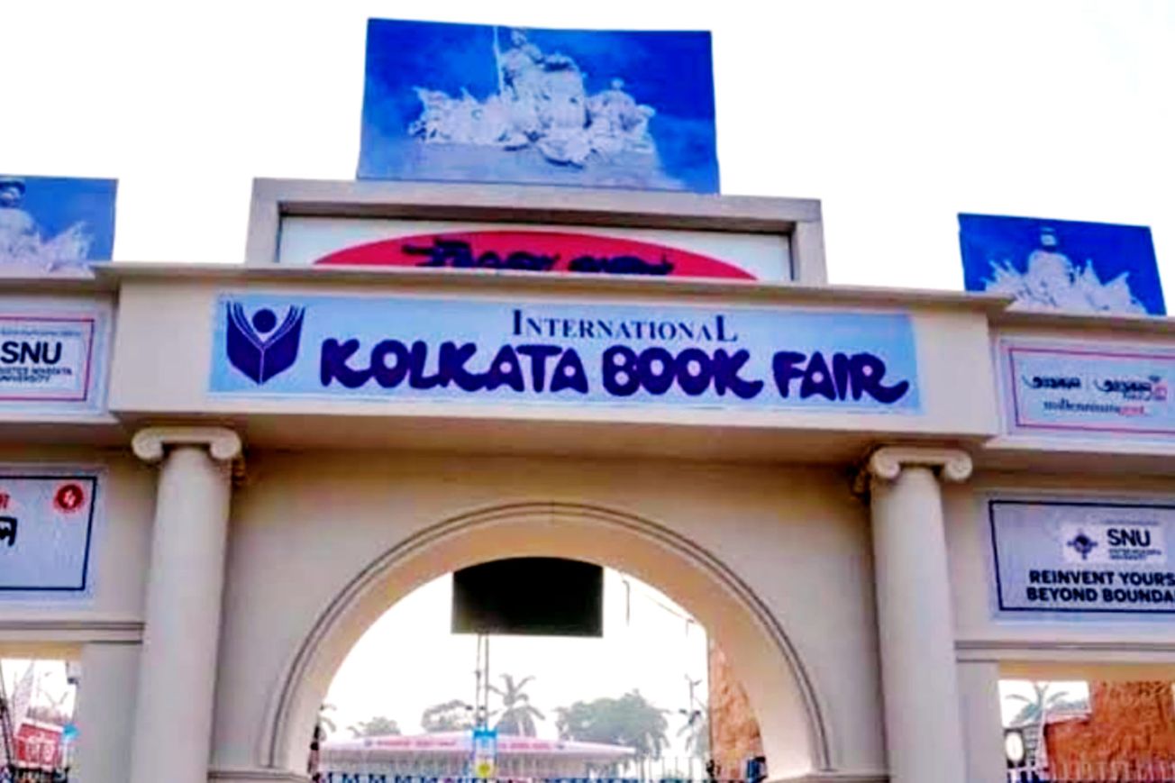 কলকাতা বইমেলায় চাঁদের হাট!
