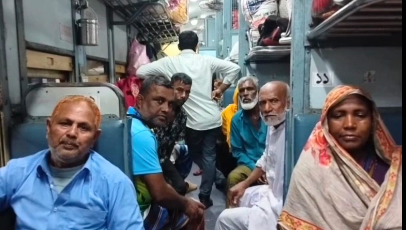 রবিবার রাতে নিজেদের বাসস্থানের উদ্দেশ্যে রওনা দিলেন বাংলাদেশী পুর্ণার্থীরা!