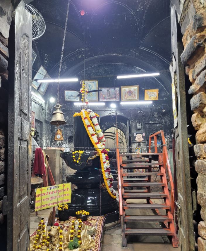 ৩০০ বছরেরও বেশী প্রাচীন এক আটচালা শিব মন্দির!