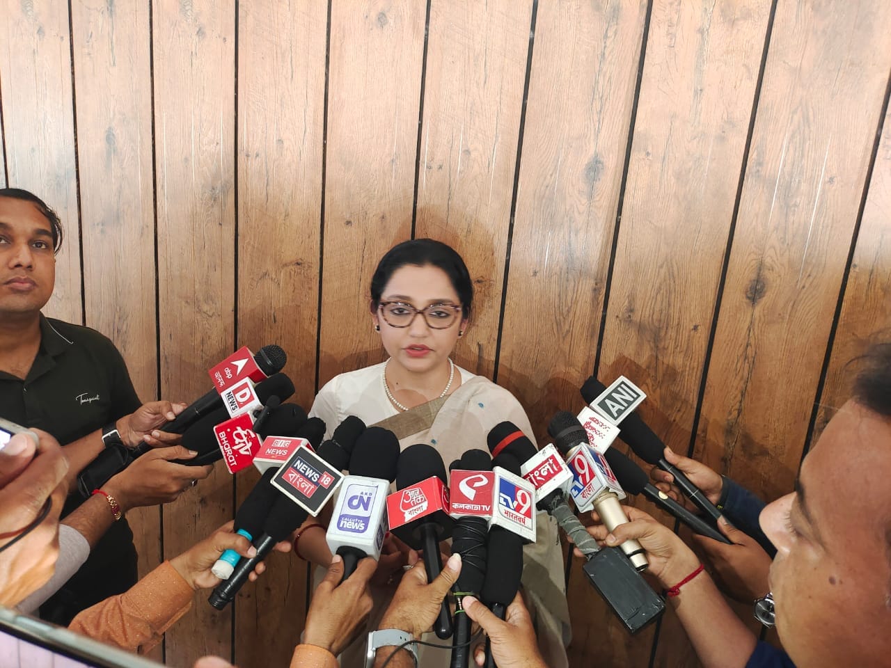 সাংসদ দিলীপ ঘোষকে কটাক্ষ করে কি  বলেন মেদিনীপুর লোকসভার তৃণমূল প্রার্থী জুন মালিয়া!