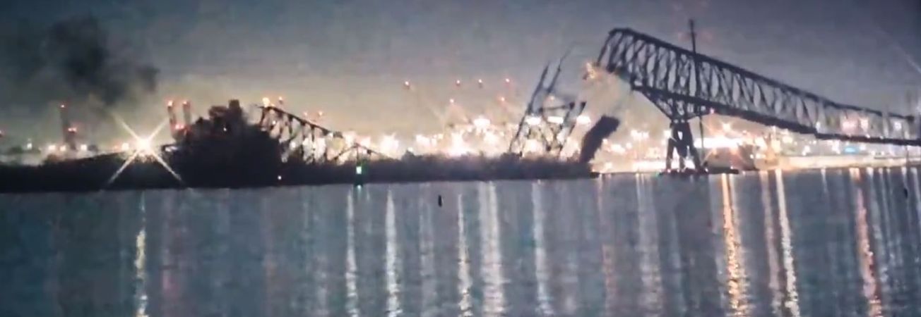 ভেঙে পড়ল মার্কিন যুক্তরাষ্ট্রের বিখ্যাত বালটিমোর ব্রিজ!
