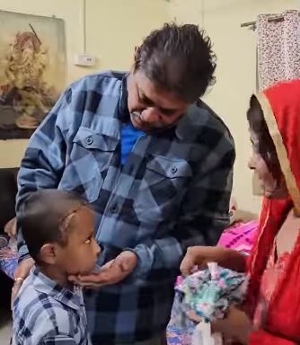 সাহায্যের হাত বাড়ালেন দুর্গাপুরের বিধায়ক নরেন্দ্রনাথ চক্রবর্তী!