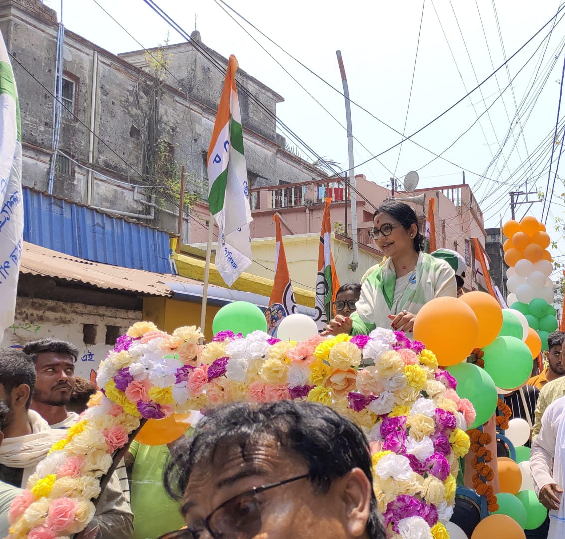 মেদিনীপুর লোকসভা কেন্দ্রের তৃণমূল প্রার্থী জুন মালিয়া ভোট-প্রচারে মানুষের ভিড় ছিল চোখে পড়ার মতো!