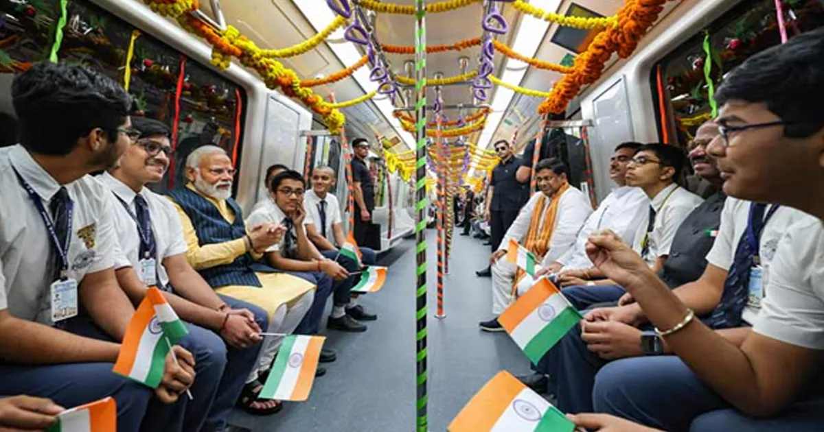 গঙ্গার নীচ দিয়ে চালু হওয়া রুটে বুধবার শুরু হল মেট্রো পরিষেবা!