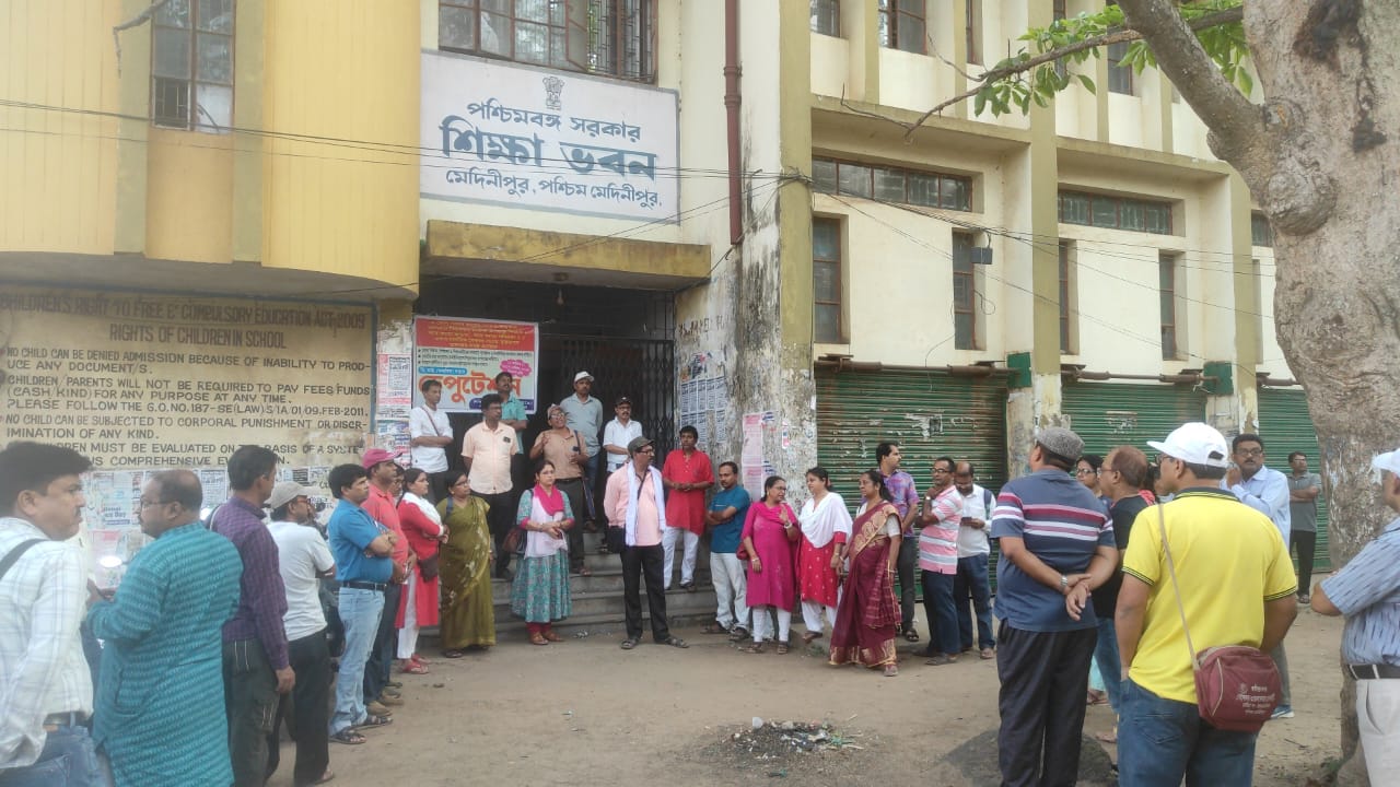 যোগ্য শিক্ষক,শিক্ষিকা, শিক্ষাকর্মীদের সসম্মানে পুনর্বহালের দাবিতে এবিটিএ'র ডেপুটেশন এবং ১২ই জুলাই কমিটির মিছিল!