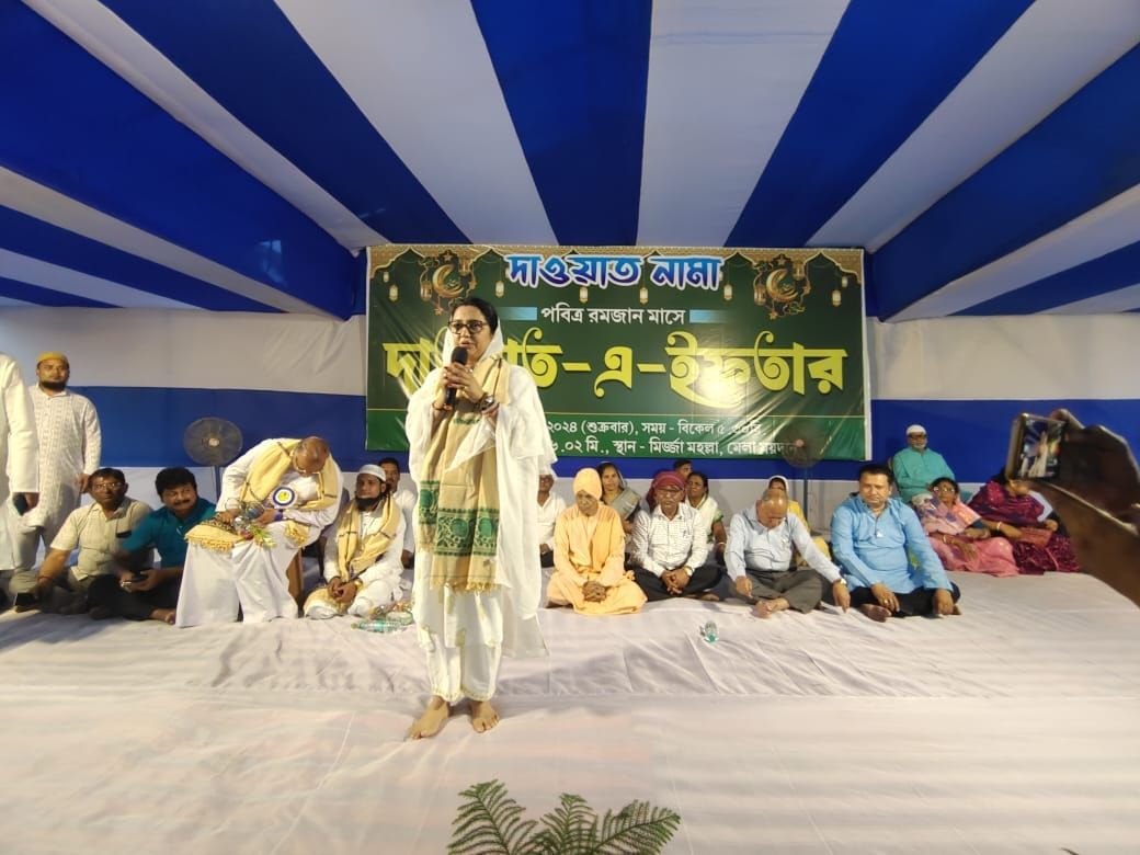 মেদিনীপুর শহরে ইফতার রমজান উল মোবারকের ২৫তম রোজা উপলক্ষে একটি ইফতার পার্টি!