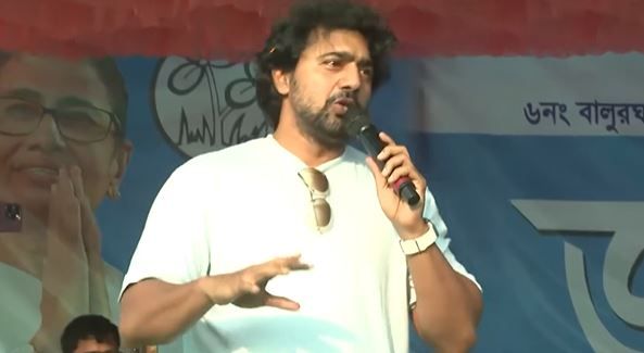 বালুরঘাটের সভামঞ্চ থেকে অভিনেতা-প্রার্থী দেব বিজেপি প্রার্থী সুকান্ত মজুমদারের প্রশংসা করলেন!