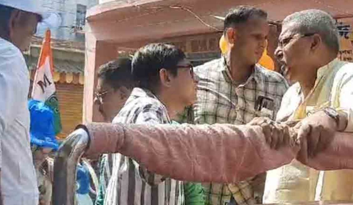 প্রচারে গিয়ে কাঞ্চনকে গাড়ি থেকে নামিয়ে দিলেন কল্যাণ!