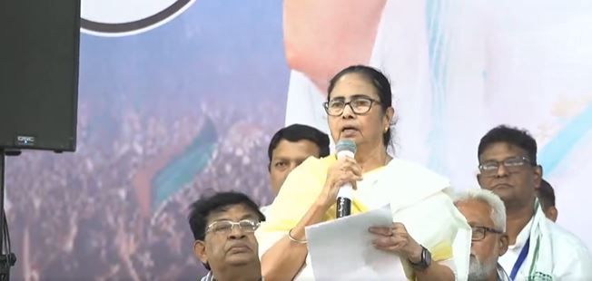 পূর্ব মেদিনীপুরের তমলুকের জনসভায় তৃণমূল সুপ্রিমো মমতা ব্যানার্জি!