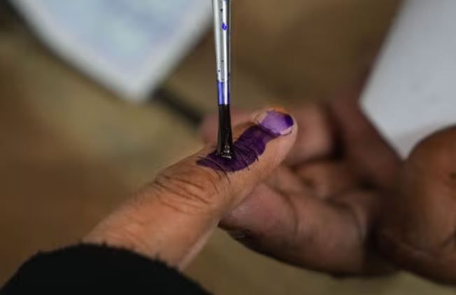 লোকসভা ভোটের দ্বিতীয় দফার ভোটগ্রহণ চলছে!