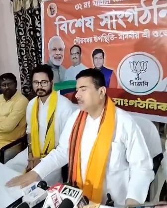 অভিষেক বন্দ্যোপাধ্যায় বিস্ফোরক দাবি বিজেপি প্রার্থী হিরণ দফতরে এসেছিলেন,তারই পাল্টা সরব বিরোধী দলনেতা শুভেন্দু অধিকারী!