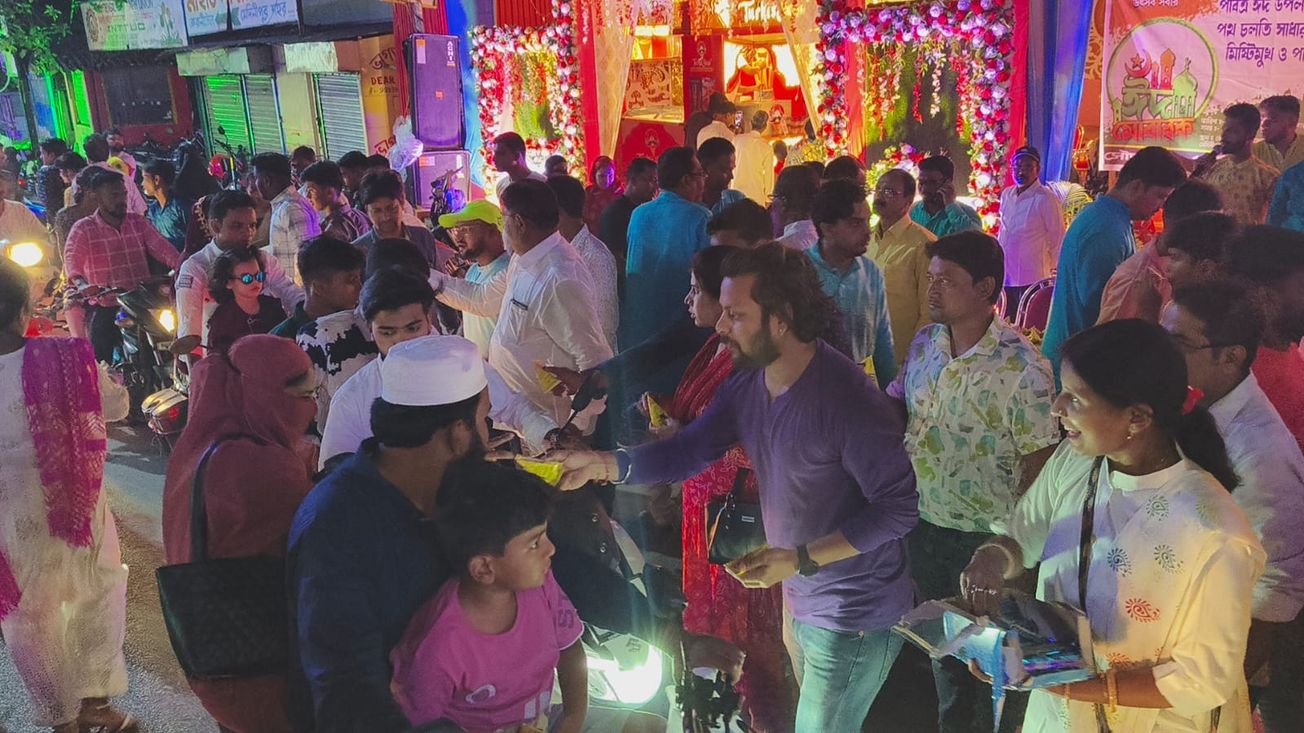 ঈদ উপলক্ষ্যে মেদিনীপুর শহরের বিশেষ আনন্দ অনুষ্ঠান!
