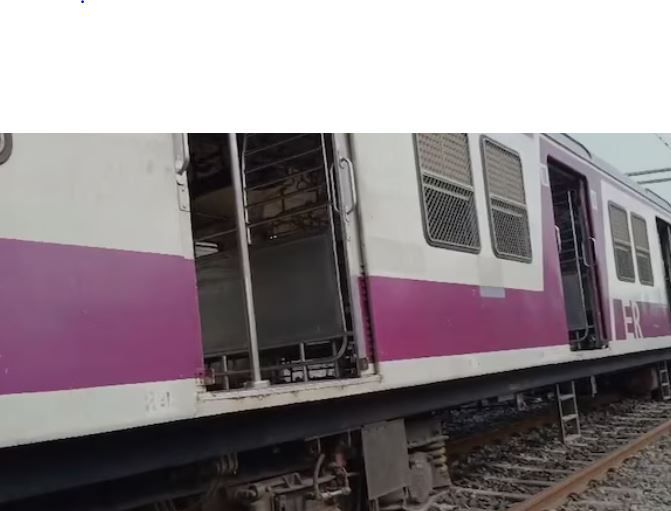 লিলুয়ায় লাইনচ্যুত লোকাল ট্রেন?