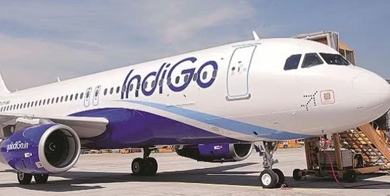 টয়লেটে টিস্যু পেপারে লেখা 'বম্ব'! বোমাতঙ্ক দিল্লি থেকে বারাণসীগামী বিমানে!