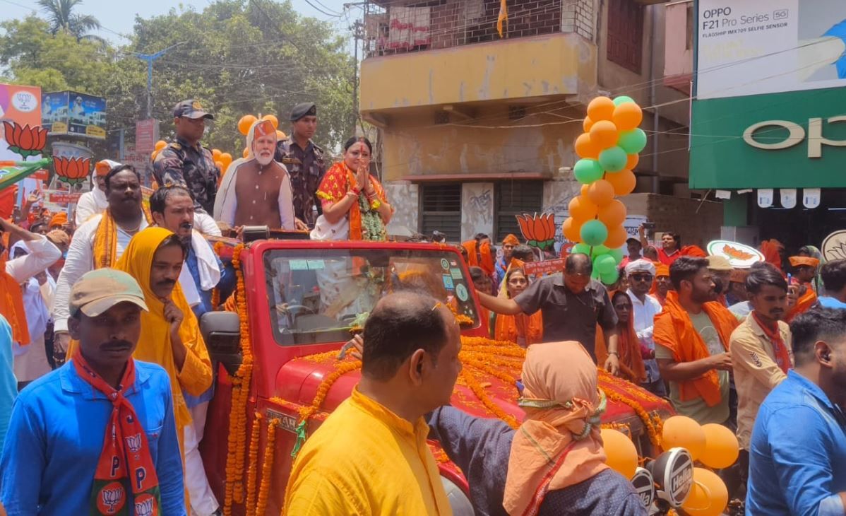 শুক্রবার দুপুরে শুভেন্দু অধিকারীর নেতৃত্বে মেদিনীপুরের বিজেপি প্রার্থী অগ্নিমিত্রা পাল ও ঘাটালের প্রার্থী হিরণ্ময় চট্টোপাধ্যায়  মনোনয়ন জমা!