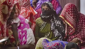 " না জানিয়ে সাদা কাগজে সই করানো হয়েছিল "। সন্দেশখালিতে ধর্ষণের অভিযোগ ‘মিথ্যে’  বলে দাবি করলেন আরও এক মহিলা।