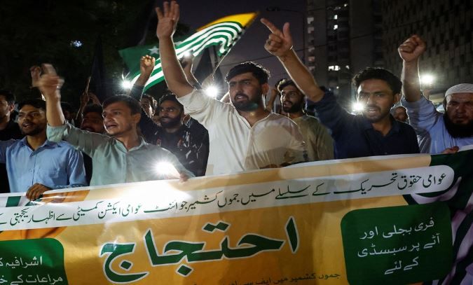 POK হাতছাড়া হওয়ার আশঙ্কা,২৩০০ কোটি টাকা অর্থ সাহায্যের ঘোষণা করলো শাহবাজ শরিফ সরকার!