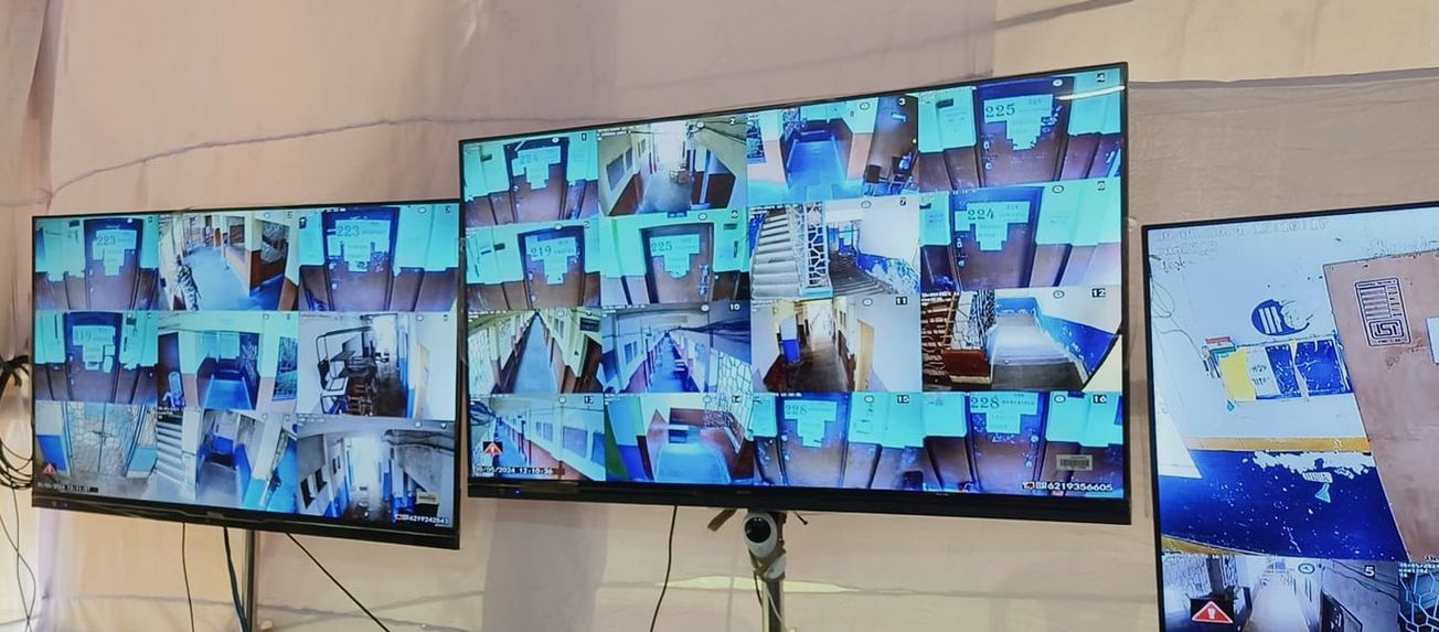 ঘাটাল ও মেদিনীপুর স্ট্রংরুম আগলে সব দলের প্রার্থীরাই!