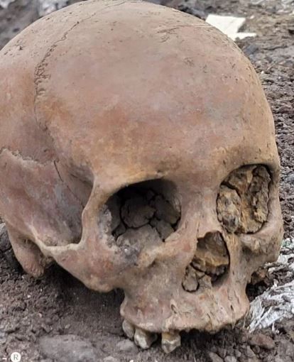 পূর্ব বর্ধমানের জামালপুর থানার জৌগ্রামের সামচ্যাংরা এলাকায় দিনে-দুপুরে জাতীয় সড়ক থেকে উঠে এল নরকঙ্কাল!