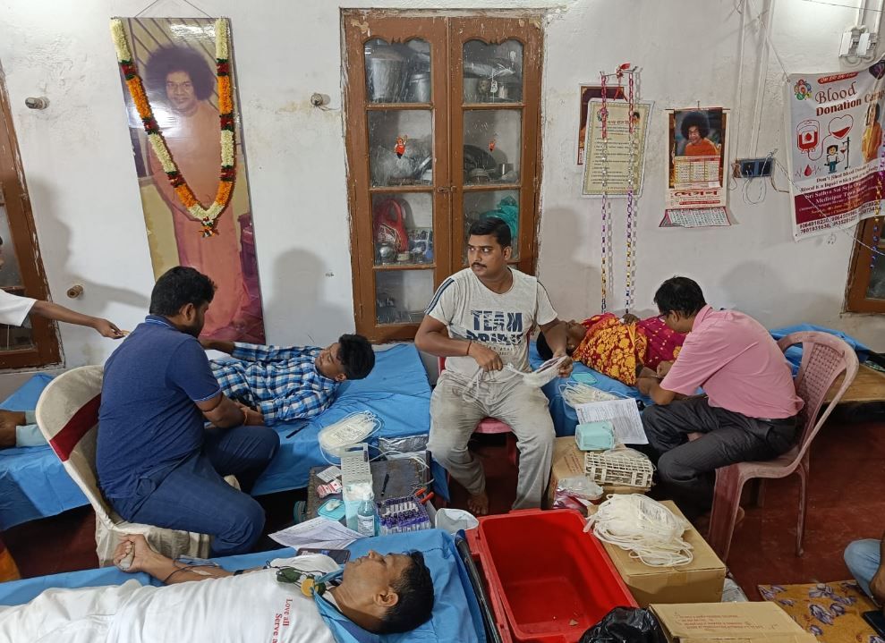 মেদিনীপুর সত্যসাই সেবা সমিতির উদ্যোগে রক্তদান শিবির!