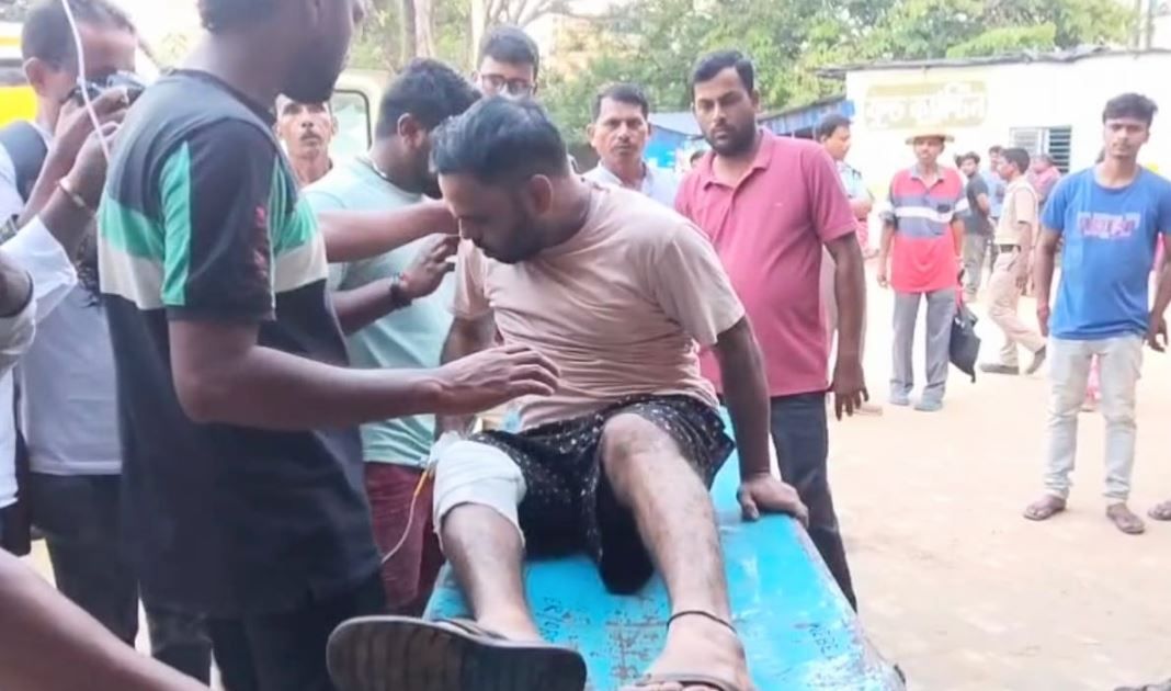 খড়গপুর শহরের ১৫ নম্বর ওয়ার্ডের জয়হিন্দ নগরে দিনেরদুপুরে গুলিবর্ষণ এক তৃণমূল কর্মী!