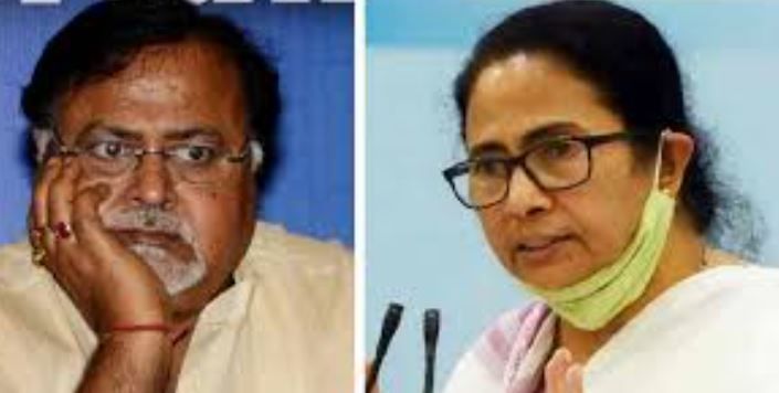 বেহালায় ফুটপাত দখল করে থাকা পার্থর অফিস বৃহস্পতিবার ভাঙা পড়ল!