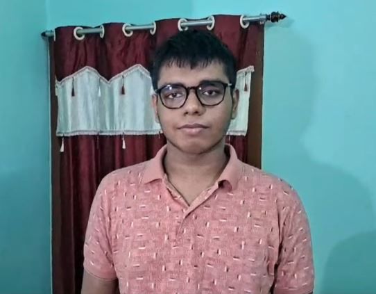 রাজ্য জয়েন্টের প্রথম হয়েছেন বাঁকুড়ার কিংশুক পাত্র!