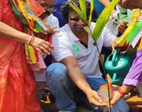 রবিবার ঘাটাল সংসদীয় কেন্দ্রের বিভিন্ন অঞ্চলে দলীয় কর্মী-সমর্থকদের নিয়ে ‘সবুজ ঘাটাল’ কর্মসূচির সূচনা করলেন সাংসদ দেব!