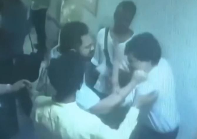 অভিনেতা তথা চণ্ডীপুরের বিধায়ক সোহম চক্রবর্তীর বিরুদ্ধে কলকাতা হাই কোর্টের দ্বারস্থ হলেন রেস্তরাঁর মালিক আনিসুল আলম!