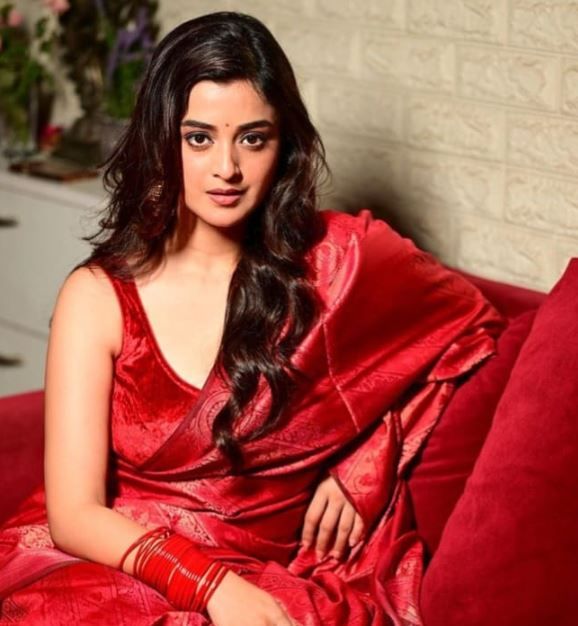 বাংলাদেশের নাটকে অভিনয় করলেন কলকাতার দর্শনা বণিক!