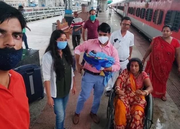 ট্রেনে ছেলে সন্তানের জন্ম দিলেন মহিলা!