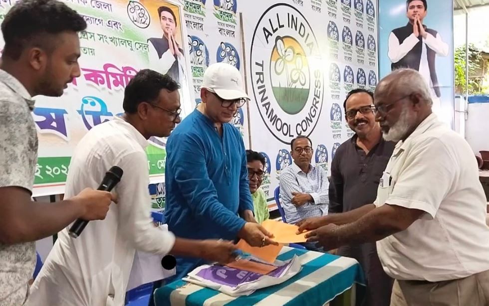 মেদিনীপুর শহরের সর্বধর্ম সমন্বয় বজায় রাখতে ,আখড়া কমিটি গুলিকে কিছু অর্থ ও খাদ্য সামগ্রী প্রদান করা হলো!