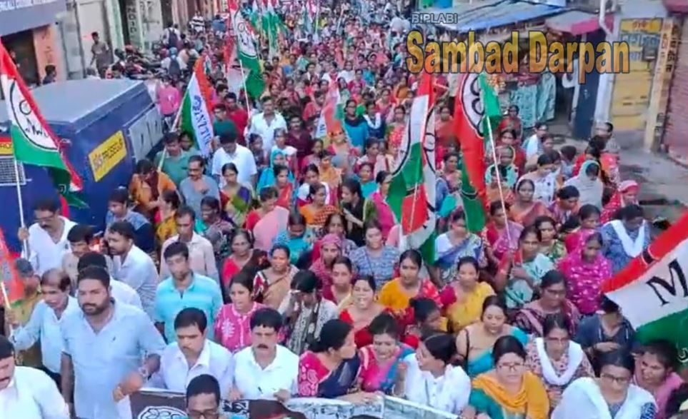 ২১ শে জুলাই শহীদ দিবস উপলক্ষ্যে একটি মিছিলের জনসমাবেশ!